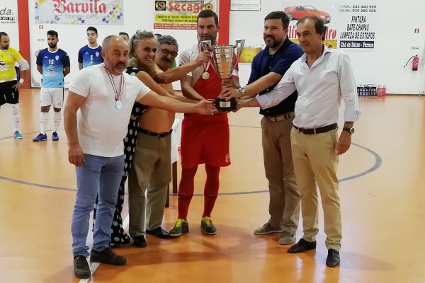 S. Vicentense recebe a Taça de Campeão Distrital de Futsal Masculino 18/19